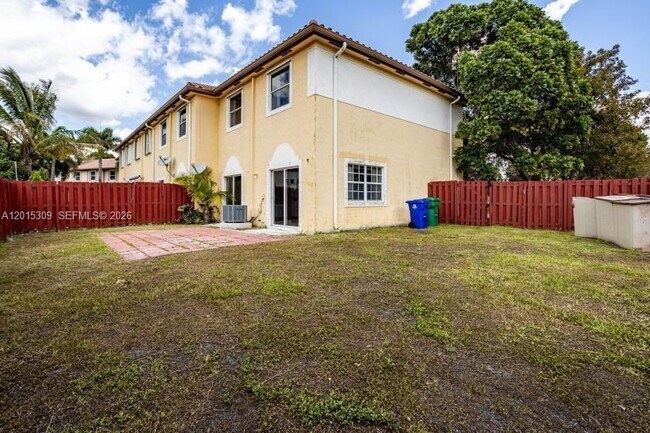 Building Photo - 5090 SW 136th Ave