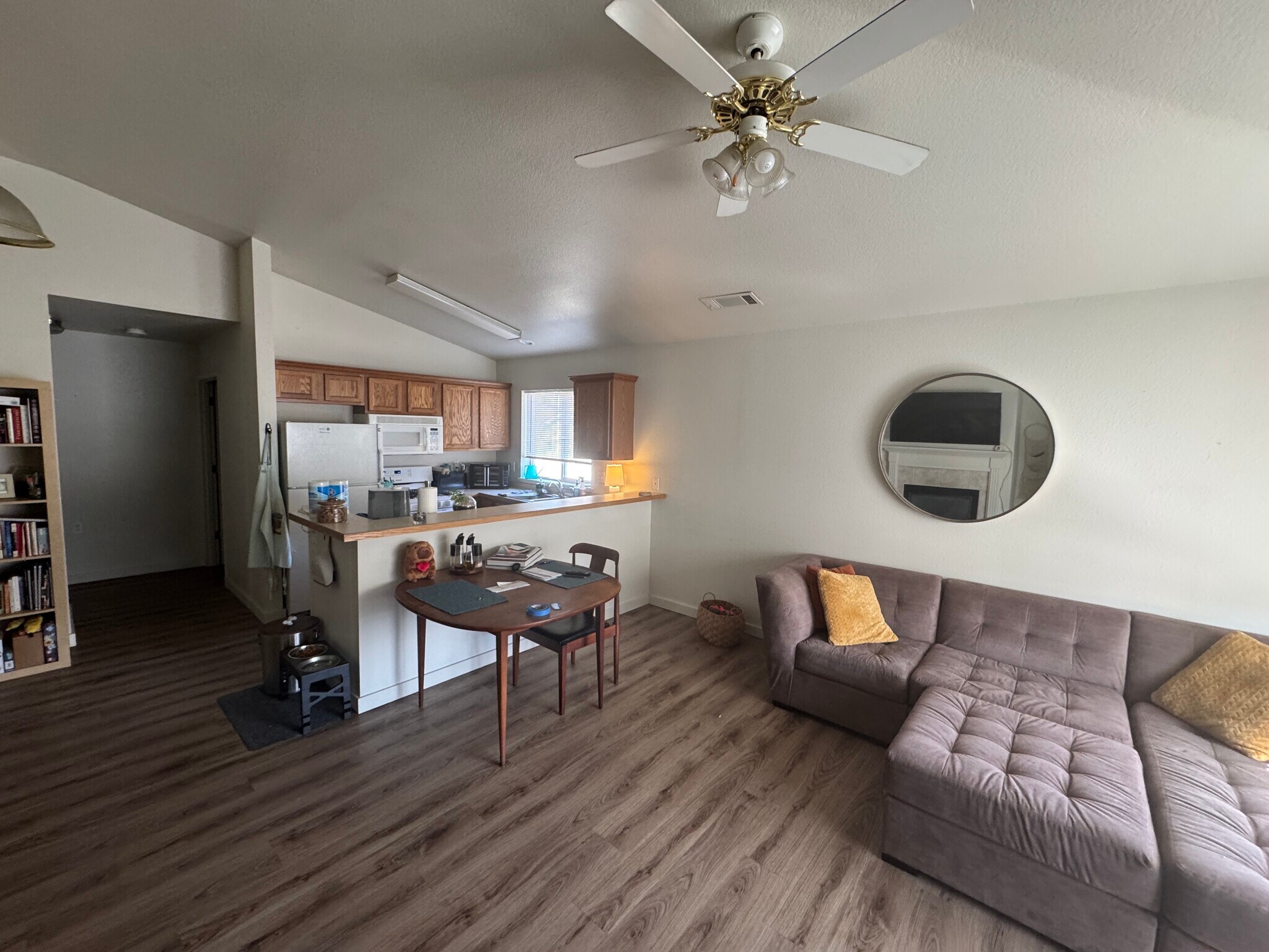 Building Photo - 2062 NE Chanel Ct