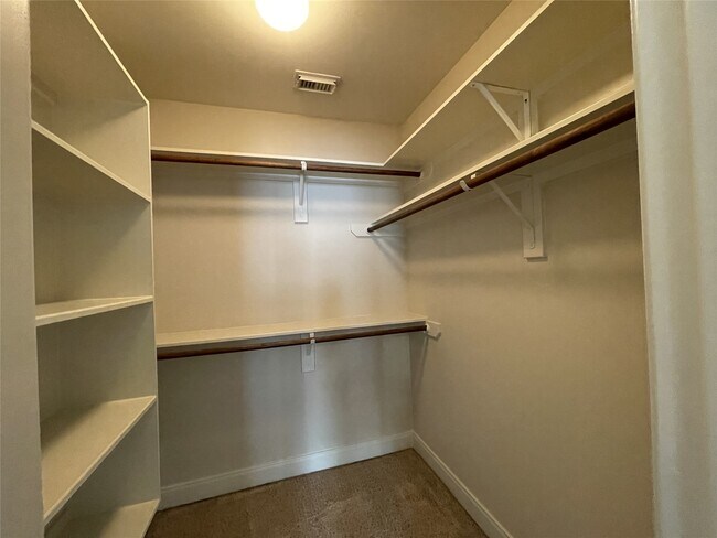 Building Photo - 326 Malone St