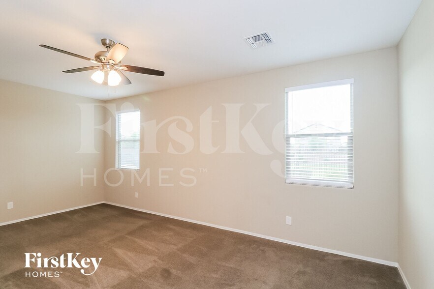 Building Photo - 6204 W Evergreen Rd