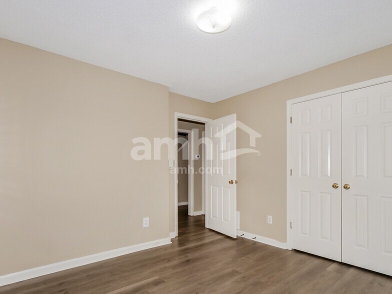 Building Photo - 1575 Far Dr