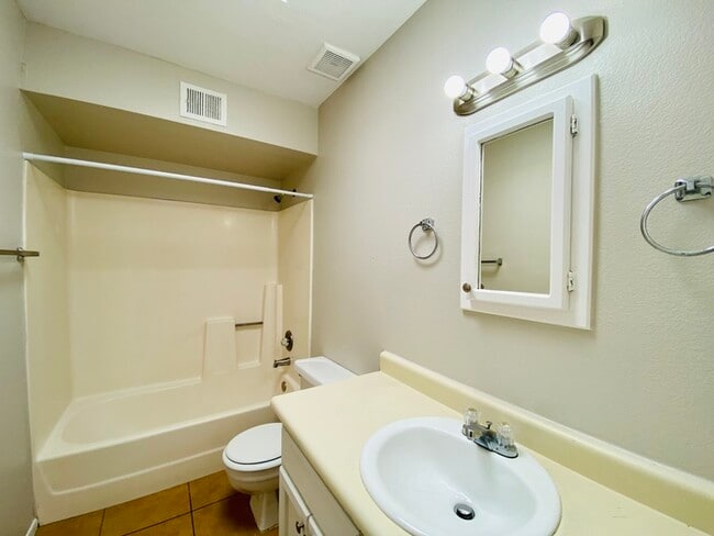 Building Photo - Huge Adobe 2 Bed/1Bath Adobe Townhome in C...