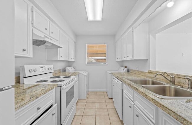 Building Photo - 3428 Lantern Ln