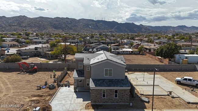Building Photo - 921 E Desert Ln
