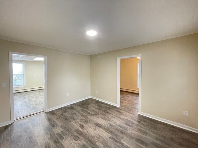 Building Photo - 39 Ferry St