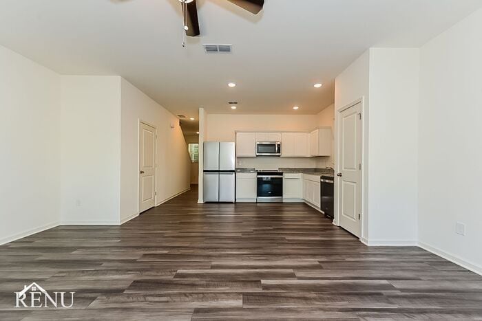 Building Photo - 3106 Calcutta St