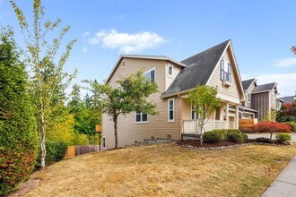 Building Photo - Redmond Stunner!!!