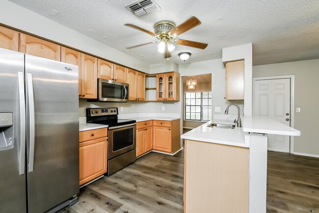 Building Photo - 10119 Deepbrook Dr