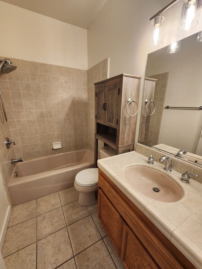 Building Photo - Gorgeous 4 Bed, 2 Bath Home with Large Garage and Fenced Backyard