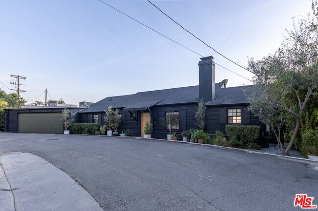 Building Photo - 8430 Franklin Ave