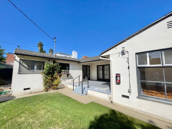 Building Photo - Charming West LA Home!