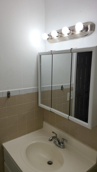 Building Photo - 1460 Fairlane Dr