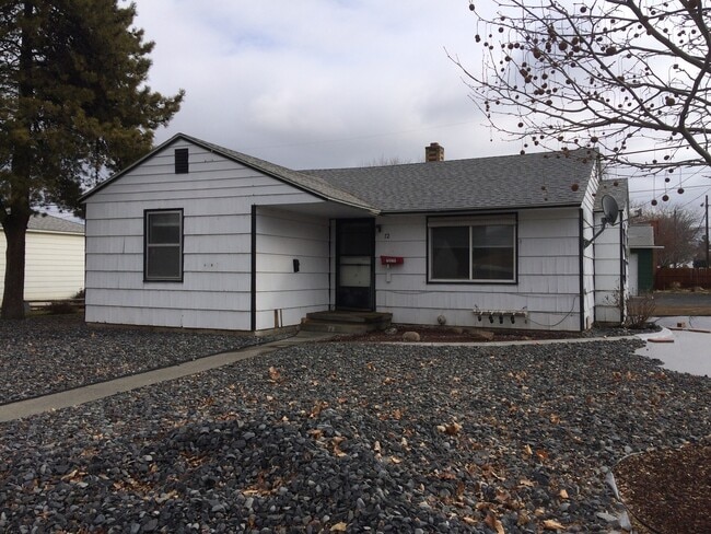Primary Photo - Home in The Heart of Ephrata!