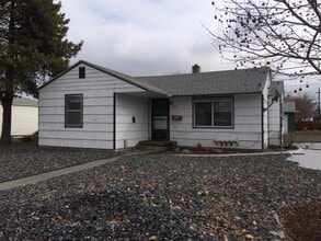 Building Photo - Home in The Heart of Ephrata!