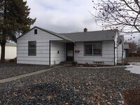 Building Photo - Home in The Heart of Ephrata!