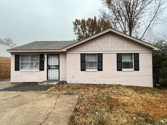 Building Photo - 424 Deerskin Dr