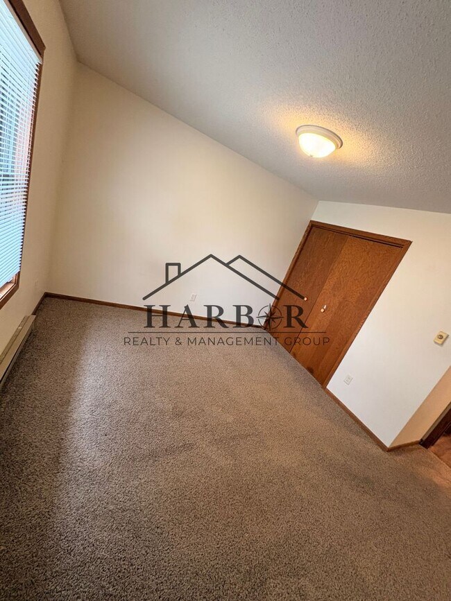 Building Photo - 2426 30th Ave NW