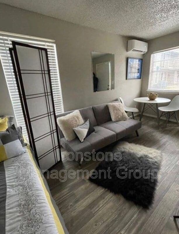 Building Photo - 4639 S Darlington Ave