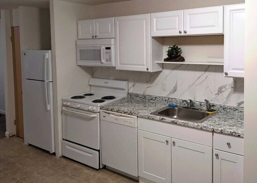 Kitchen - 1374 Bucksport Rd