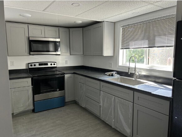Building Photo - 353 Crescent St