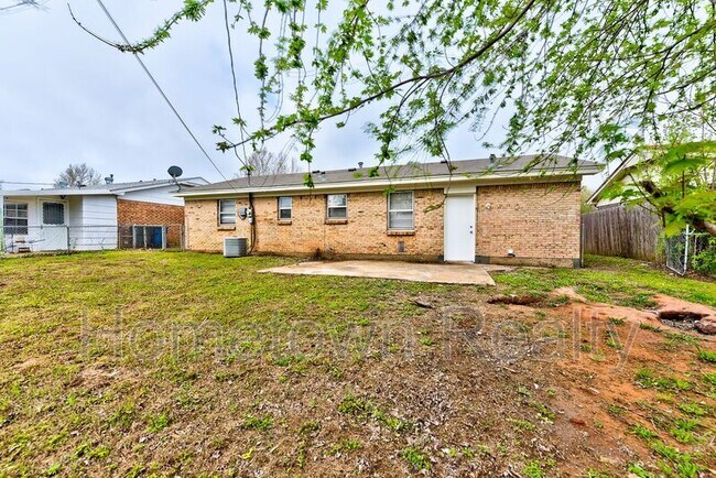 Building Photo - 1308 Mcdonald Dr