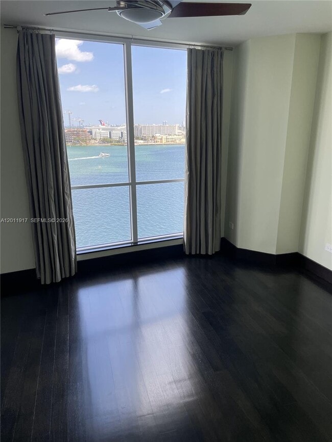 Building Photo - 848 Brickell Key Dr