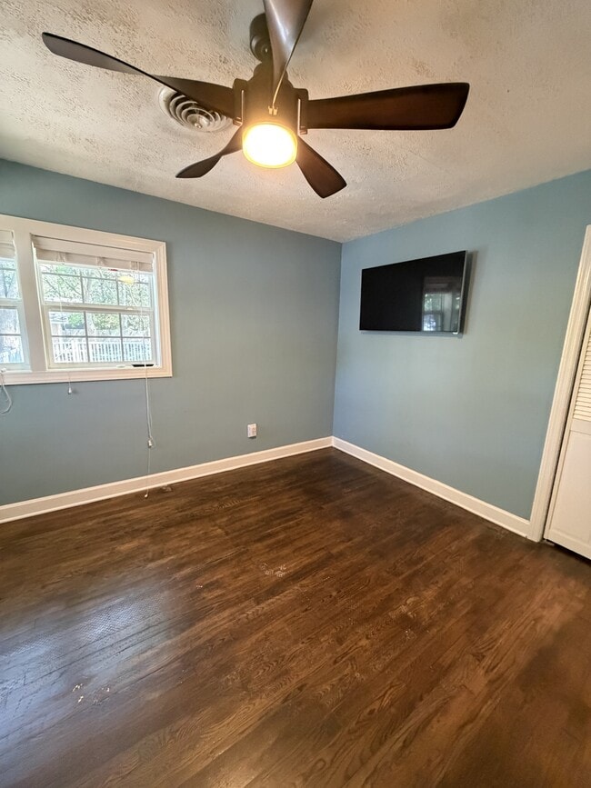 Building Photo - 421 Loblolly Ln