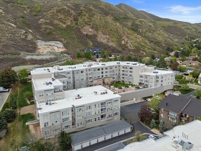 Building Photo - 3075 Kennedy Dr