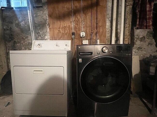 Building Photo - 112 Franklin St