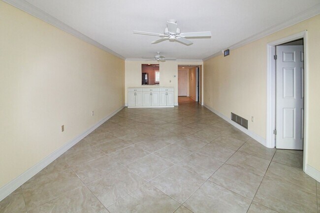 Building Photo - 250 Santa Maria St