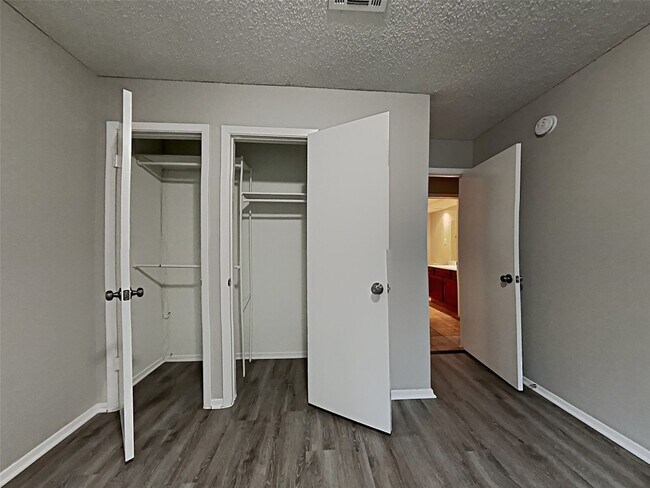Building Photo - 3234 Old Chapel Dr