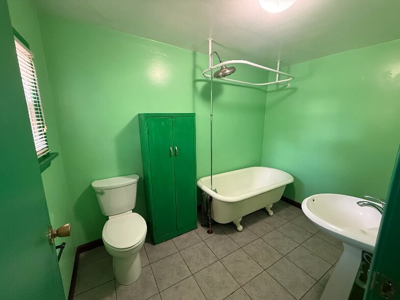 Building Photo - 1307 Bingham St