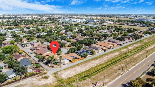 Building Photo - "Charming 2-Bed, 2-Bath Retreat in McAllen's Heart – 1,212 Sq Ft of Comfort!"