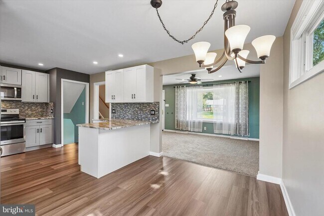 Building Photo - 2176 Meadowview Dr
