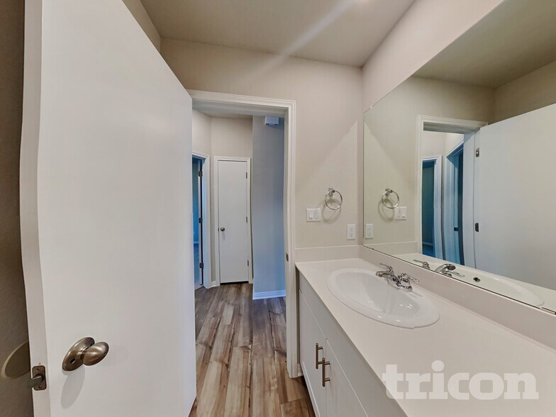 Building Photo - 3528 Stride Ln