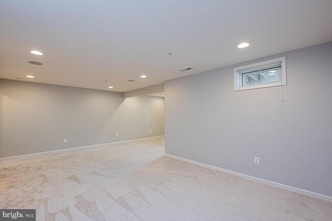 Building Photo - 6748 Green Mill Way