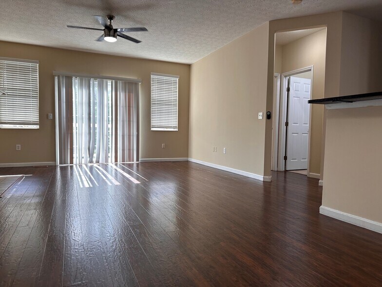 Building Photo - 7545 Mansion Cir