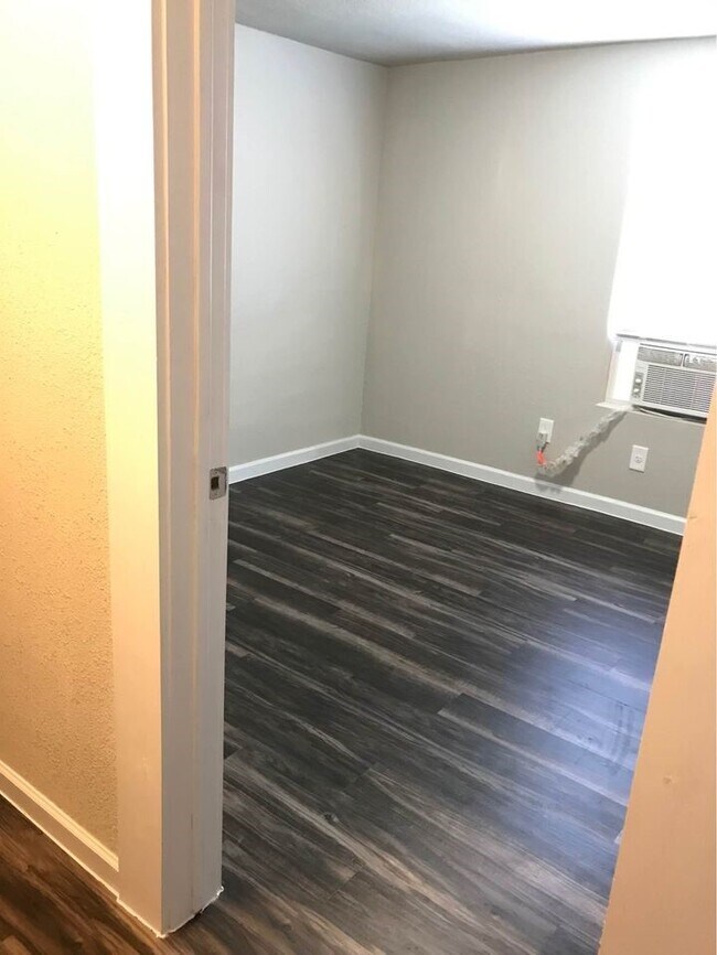 Building Photo - 214 W Republic St