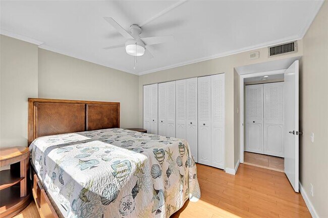 Building Photo - 525 N Ocean Blvd