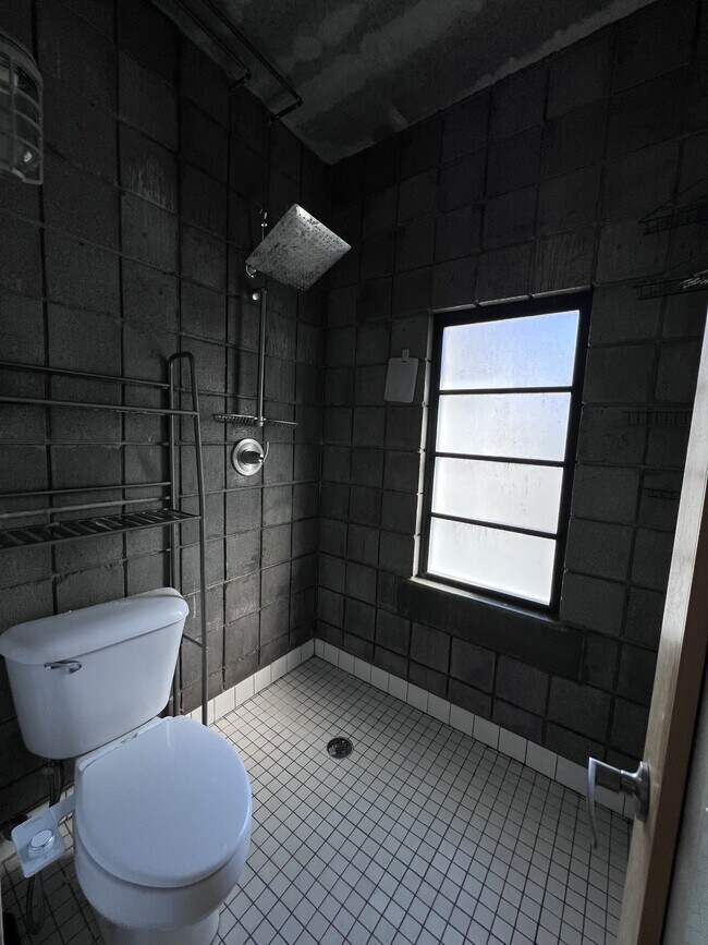 Building Photo - 360 W 300 S