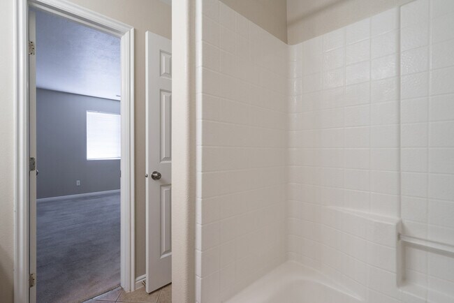 Building Photo - Utilities Included! Beautiful 2 Bedroom Townhome in Ivins