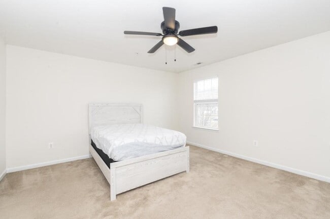 Building Photo - 1841 Graymount Way