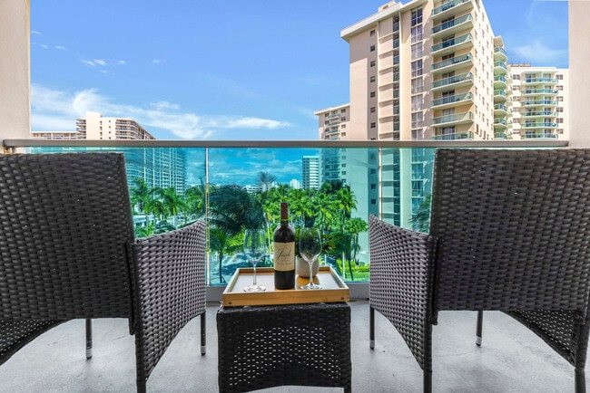 Building Photo - 4001 S Ocean Dr