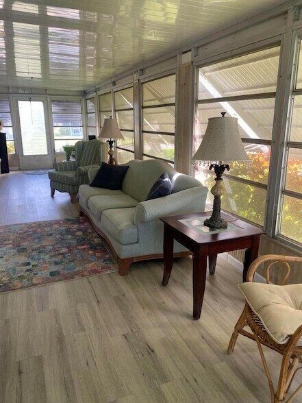 Building Photo - 17 Madrid Ln