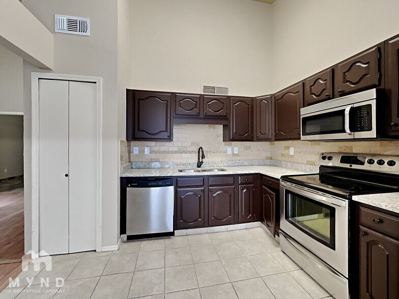 Building Photo - 6708 Oriole Ct