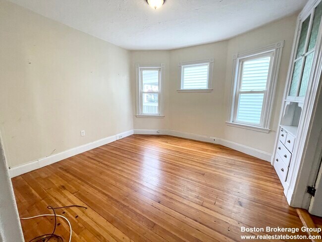 Building Photo - 26 Taft St