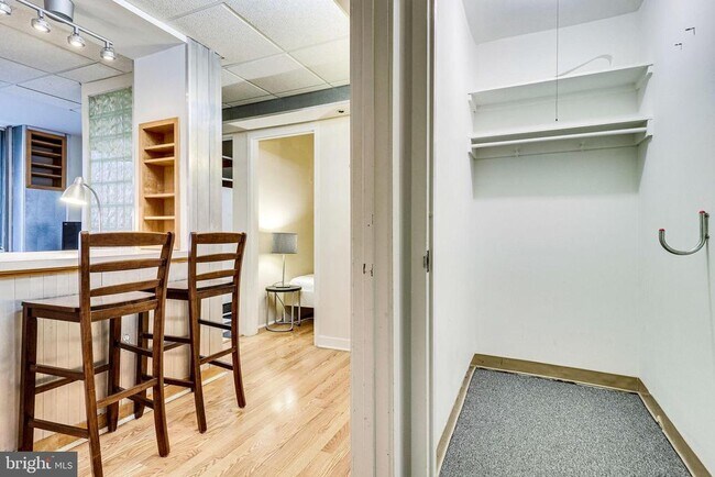 Building Photo - 1111 Arlington Blvd