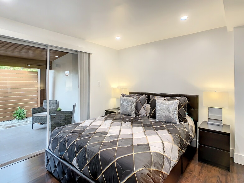 Building Photo - 2714 SW 36th Ave