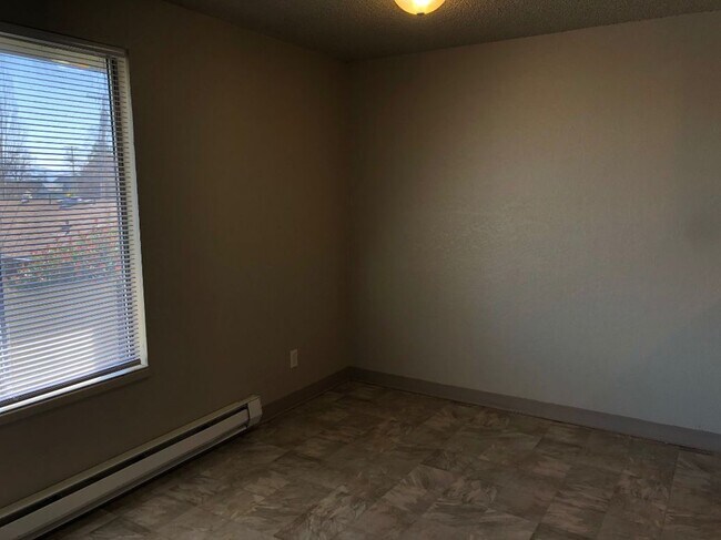 Building Photo - 244 W Clark St