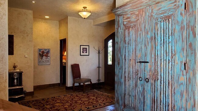Building Photo - 7104 Canyon Dr
